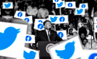 Pezullohen llogaritë e Trump-it në Facebook e Twitter