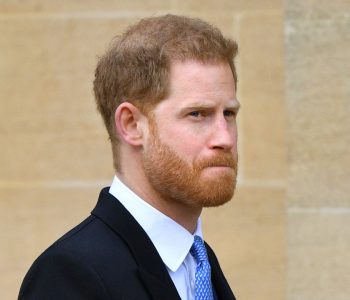 Princ Harry akoma po vuan humbjen e titujve të tij ushtarakë