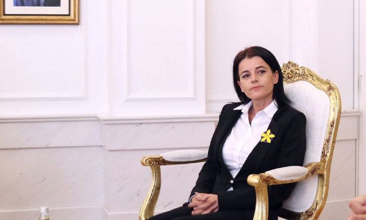 Analisti: Vasfije Krasniqi t’i prijë listës së Vetëvendosjes e të votohet si presidente