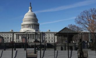 Mbështetësit e Trump-it po planifikojnë protestë të armatosur, paralajmëron FBI