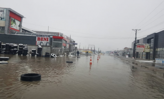 Reshjet e shiut vërshojnë  magjistralen Ferizaj – Prishtinë