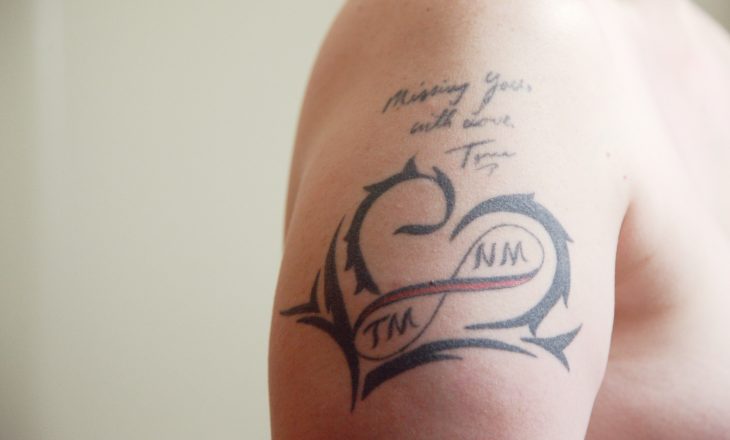 Tatuazhet përkujtimore mund t’ju ndihmojnë në procesin e zisë
