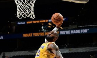 Lakers mposht San Antonio-n, James shënon ‘triple-double’