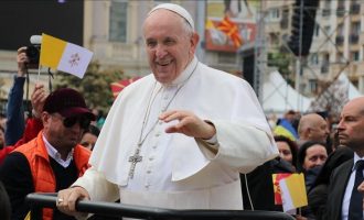 Papa Françesku dënon dhunën në SHBA