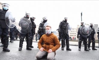 Protesta në Danimarkë kundër masave për parandalimin e COVID-19