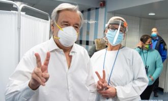 Sekretari i OKB-së Guterres mori dozën e parë të vaksinës anti-COVID