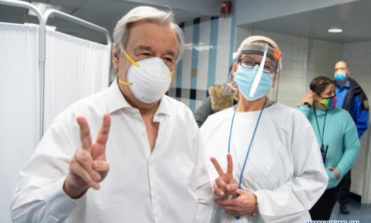 Sekretari i OKB-së Guterres mori dozën e parë të vaksinës anti-COVID
