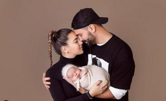 Sara dhe Poem Blu në Prishtinë – gjyshërit organizojnë festën e mirëpritjes