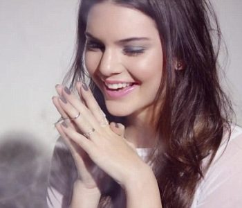 Këtë 14 shkurt, Kendall Jenner zyrtarizoi lidhjen me një fotografi të vetme