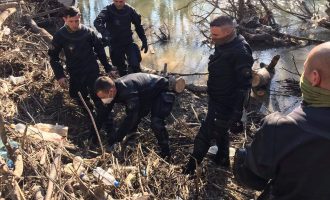 Momenti kur nga lumi nxirret trupi i vdekur i 47 vjeçarit nga Rahoveci