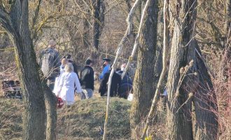 Mësuesi u gjet rreth 600 metra larg “Urës së Fshajtë”, trupi i dërgohet për obduksion