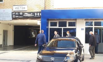 Ambasadori Abbott viziton LDK-në para mbledhjes së kryesisë