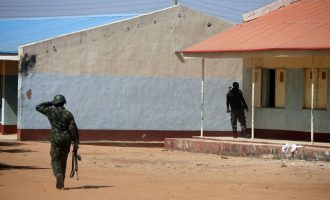 Rrëmbyesit lirojnë 42 persona të rrëmbyer nga shkolla në Nigeri