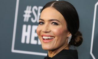 Aktorja e “A Walk to Remember” bëhet nënë për herë të parë