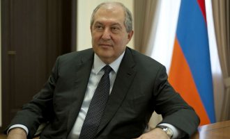 Presidenti armen refuzon shkarkimin e shefit të ushtrisë pas urdhrit të kryeministrit