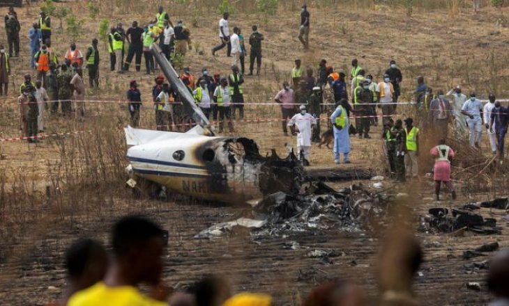 Shtatë persona mbeten të vrarë ndërsa avioni ushtarak nigerian rrëzohet pranë aeroportit Abuja