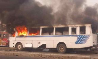 Nga një zjarr që kaploi një autobus pasagjerësh në Nigeri, janë regjistruar së paku 11 viktima