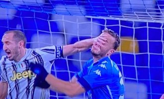 Rrahmani nxori penalltinë, ndërsa Insigne e ktheu në gol