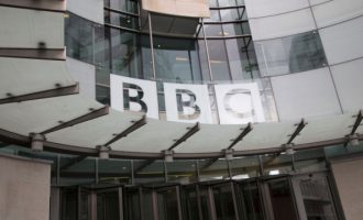 Hong Kongu ndalon transmetimin e BBC-së në vend