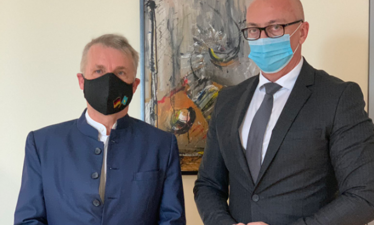 Ambasadori gjerman takohet me Goran Rakiqin pas zhvillimeve të fundit në Kosovë