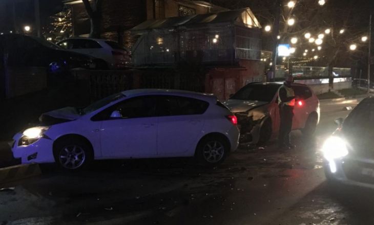 Tre persona të lënduar gjatë një aksidenti pas mesnatës në Prishtinë