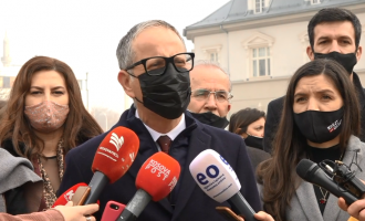 Vetëvendosje hap fushatën në Prishtinë