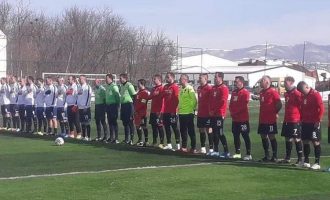 Ndeshja miqësore mes veteranëve të Kosovës dhe Shqipërisë mbyllet pa gola, ndeshje që u zhvillua për nder të Pavarësisë së Kosovës