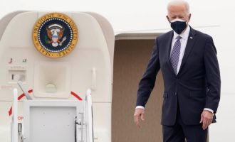 Joe Biden viziton Teksasin pas stuhisë së borës që kishte përfshirë vendin