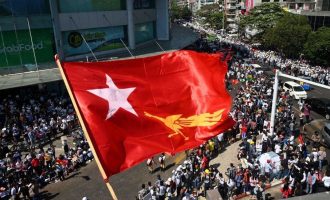 Kundërshtimi i grusht-shtetit në Burma, gruaja që u qëllua në kokë gjendet në situatë kritike