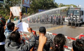 Protesta në Burma kundër grusht-shtetit, policia hedh ujë mbi masën