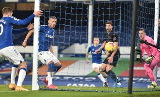 Manchester City mposht si mysafir Everton-in, përforcon pozitën e parë në ligë