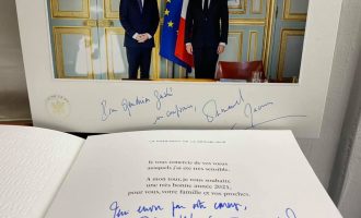 Macron i shkruan ambasadorit të Kosovës në Francë