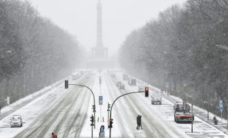Nga një stuhi e borës në Gjermani, të paktën 28 persona kanë mbetur të lënduar