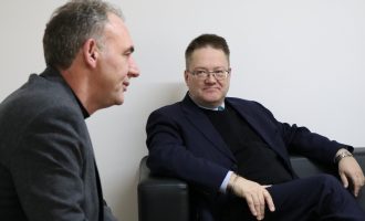 Abbott e Limaj diskutojnë për zgjedhjet