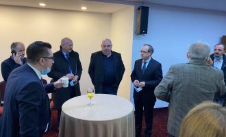 Hoti i njofton bizneset për marrëveshjen për nxitje të investimeve amerikane