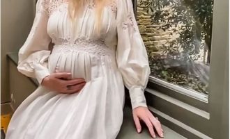 Këngëtarja e njohur së shpejti nënë për herë të parë