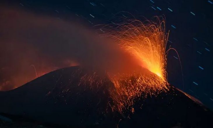 Brenda katër ditëve vullkani Etna shpërtheu katër herë