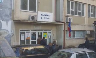 Një e vdekur dhe 44 punëtorë shëndetësorë me COVID-19 në Klinikën e syve