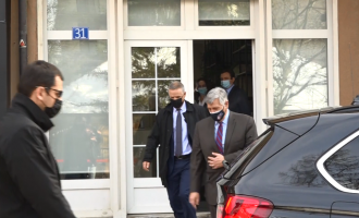 Kosnett përfundon vizitën në Vetëvendosje, nuk deklarohet për media