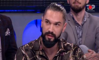 Publikohet foto e Atdheut në krahët e një vajze jashtë Për’puthen