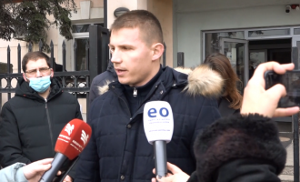 Specializantët nga Gjakova protestojnë para MSh-së