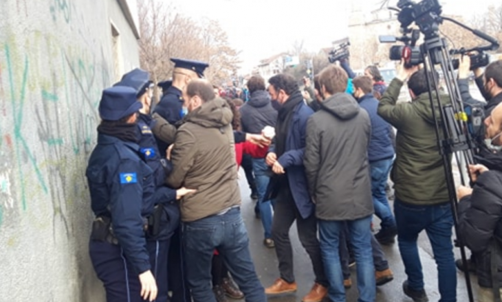 Police interrupt SDP’s action in government building