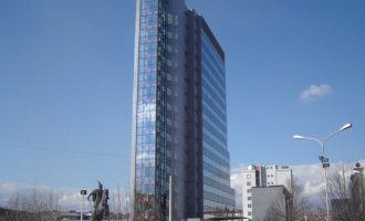 Qeveria mban sot mbledhjen e radhës