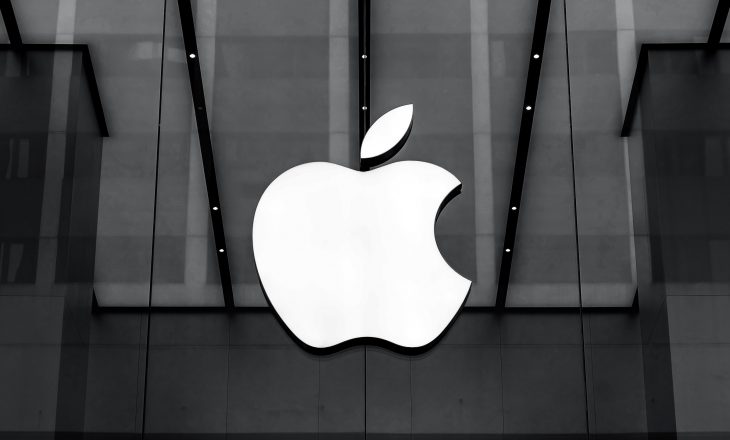 Apple bëhet kompania e parë në botë që kalon vlerën rekord
