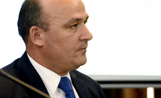 Publikohet video ku pretendohet se Bulliqi ka sulmuar një shërbyes civil