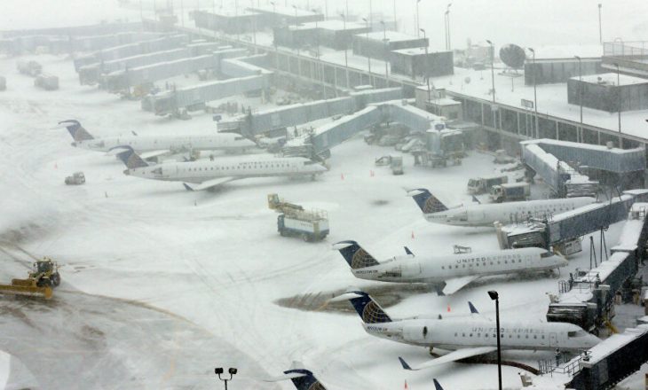 Në Denver të Colorados anulohen mbi dy mijë fluturime shkaku i stuhisë së borës