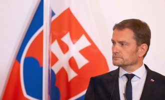 Jep dorëheqje kryeministri sllovak shkaku i vaksinës ruse Sputnik V