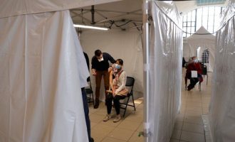 Franca akuzon Mbretërinë e Bashkuar për shantazh mbi eksportet e vaksinave