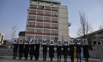 Sot mbahet manifestim i heshtur përkujtimor për gruan që u vra nga ish-bashkëshorti