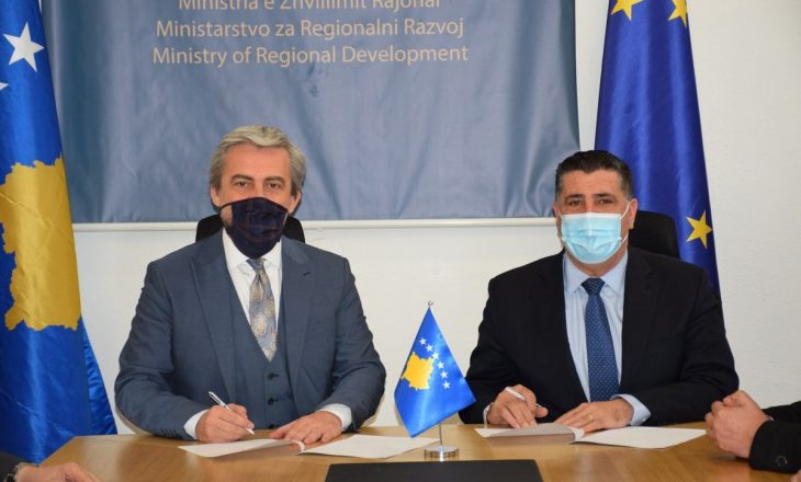 Nënshkruhet marrëveshja për ndërtimin e Qendrës Kulturore për Komunitete në Gjilan